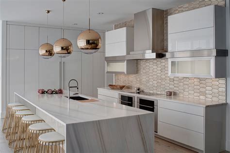 white appliances with stainless accents